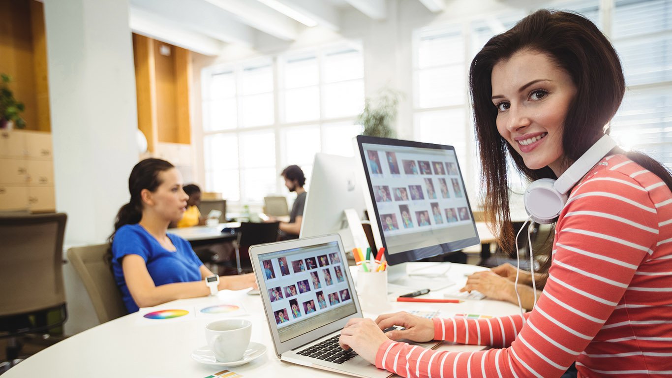 The Impact of Custom Logo Design on Brand Recognition